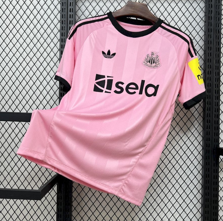2025/2026 Newcastle United Goalkeeper Pink Soccer Jersey 1:1 Thai Quality